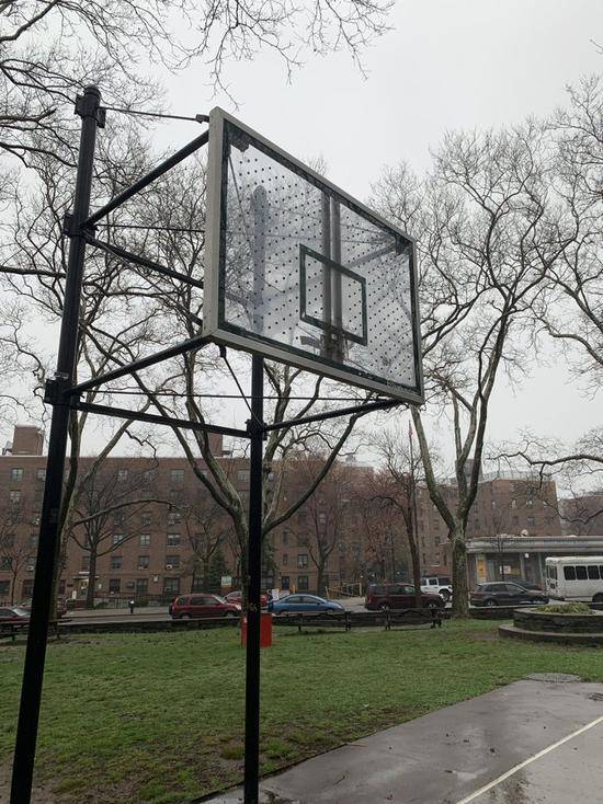 为阻止人们外出打球 全美大面积拆除篮球筐 